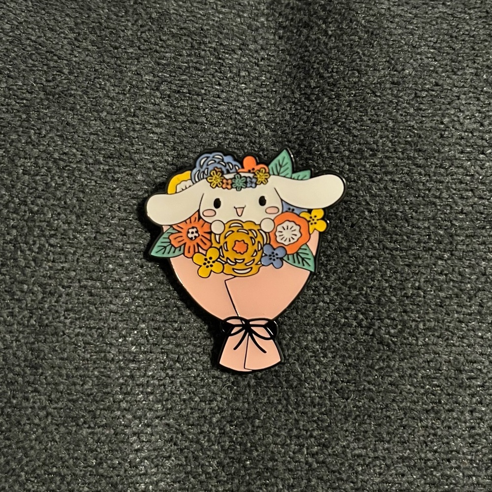 Cinnamoroll Floral Bouquet Enamel Pin / Sanrio / Hello Kitty & Friends